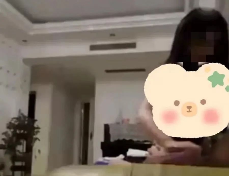 女幼师在家偷情，“自拍视频”误发业主群，之后....