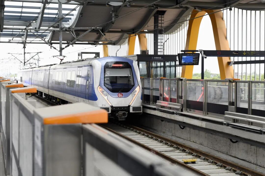 浙江轨道集团运营管理的杭海城际铁路今日通车