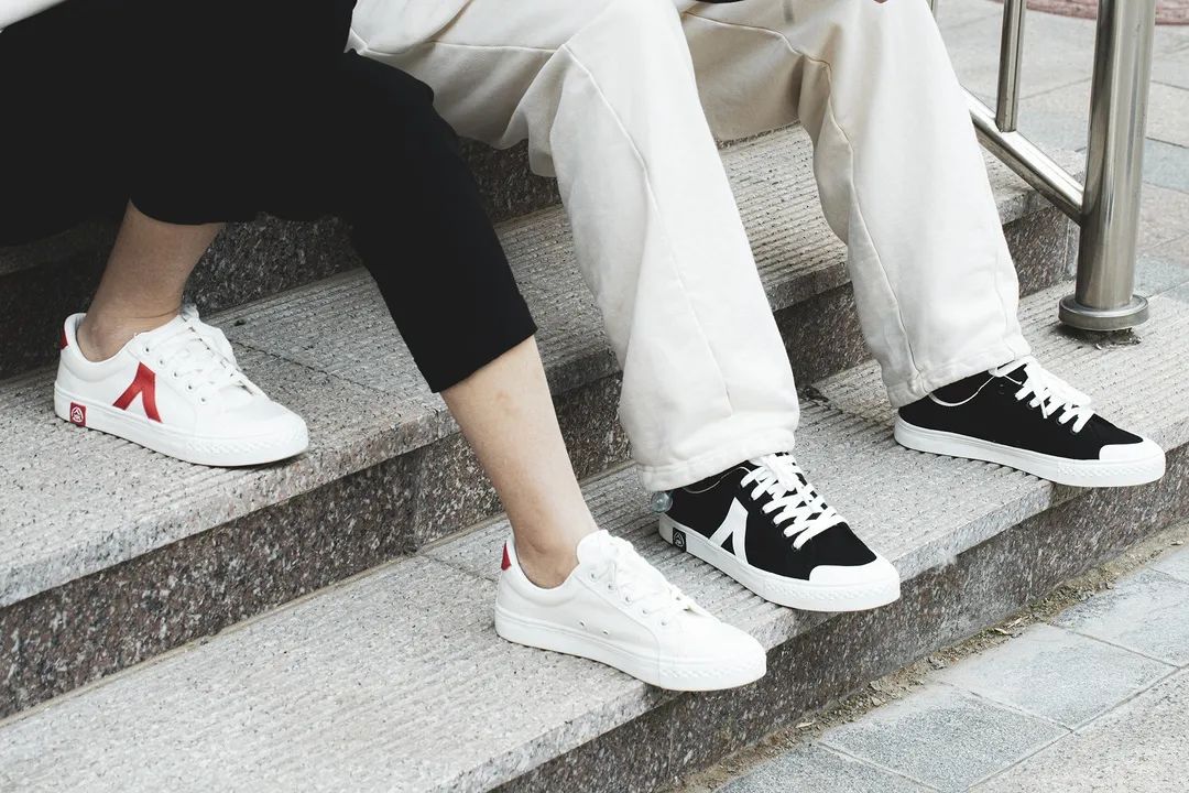 国货当自强,明星正能量,曾舜晞、杨紫、张碧晨、宋祖儿、101火箭少女、侯明翰、金瀚、徐璐、哈妮克孜...他们都在穿人本帆布鞋 国货当自强,明星正能量,曾舜晞、杨紫、张碧晨、宋祖儿、101火箭少女、侯明翰、金瀚、徐璐、哈妮克孜...他们都在穿人本帆布鞋
