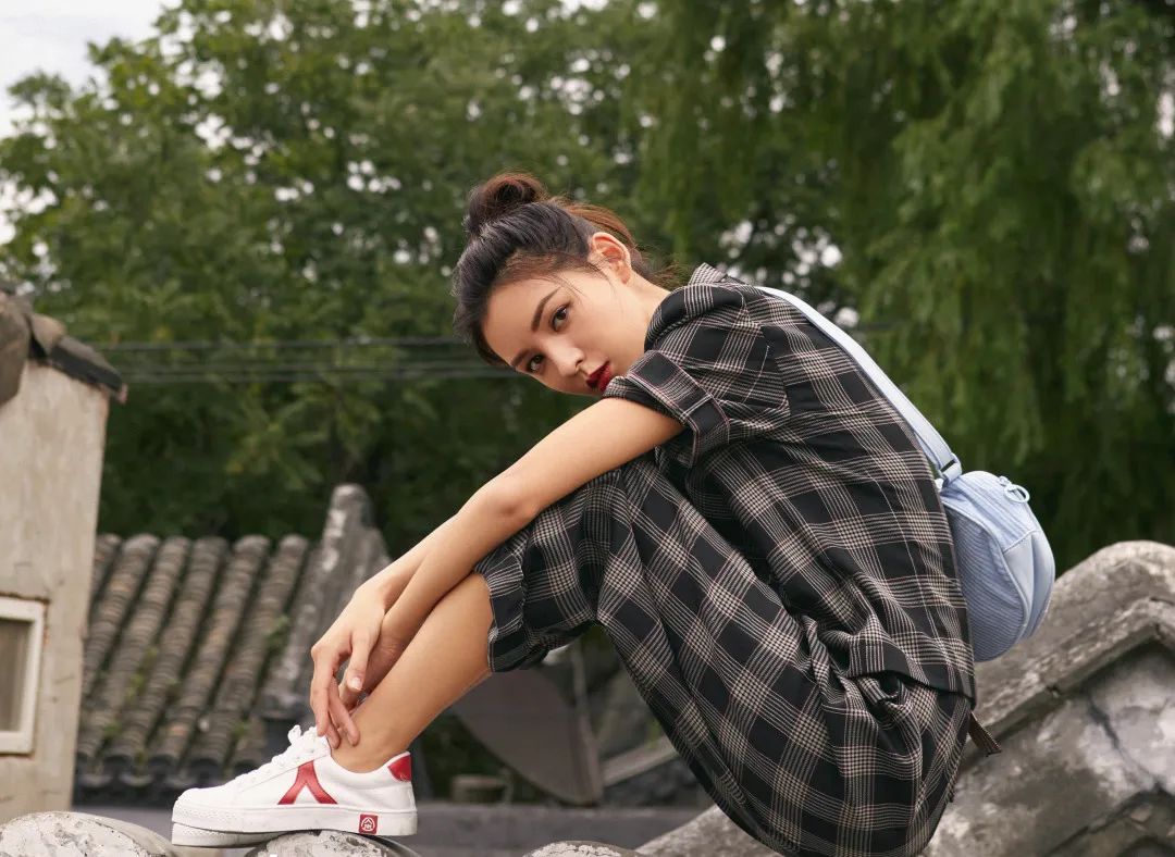 国货当自强,明星正能量,曾舜晞、杨紫、张碧晨、宋祖儿、101火箭少女、侯明翰、金瀚、徐璐、哈妮克孜...他们都在穿人本帆布鞋 国货当自强,明星正能量,曾舜晞、杨紫、张碧晨、宋祖儿、101火箭少女、侯明翰、金瀚、徐璐、哈妮克孜...他们都在穿人本帆布鞋