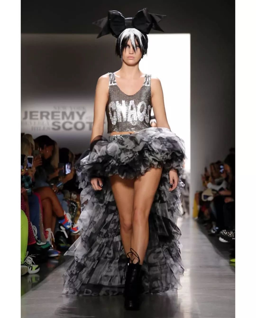 時尚玩咖Jeremy Scott2019秋冬大秀 將「情話」寫遍全身 開什麼玩笑？ 時尚 第9張