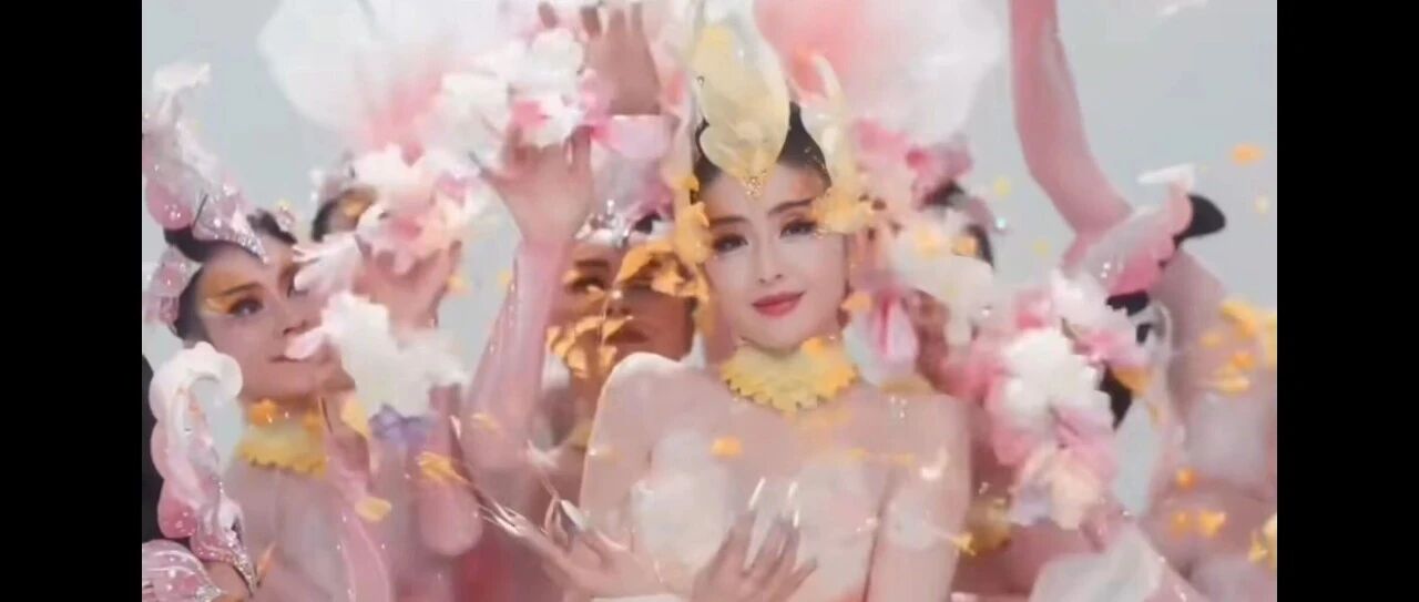 佟丽娅河南春晚&ldquo;花开富贵&rdquo;封神