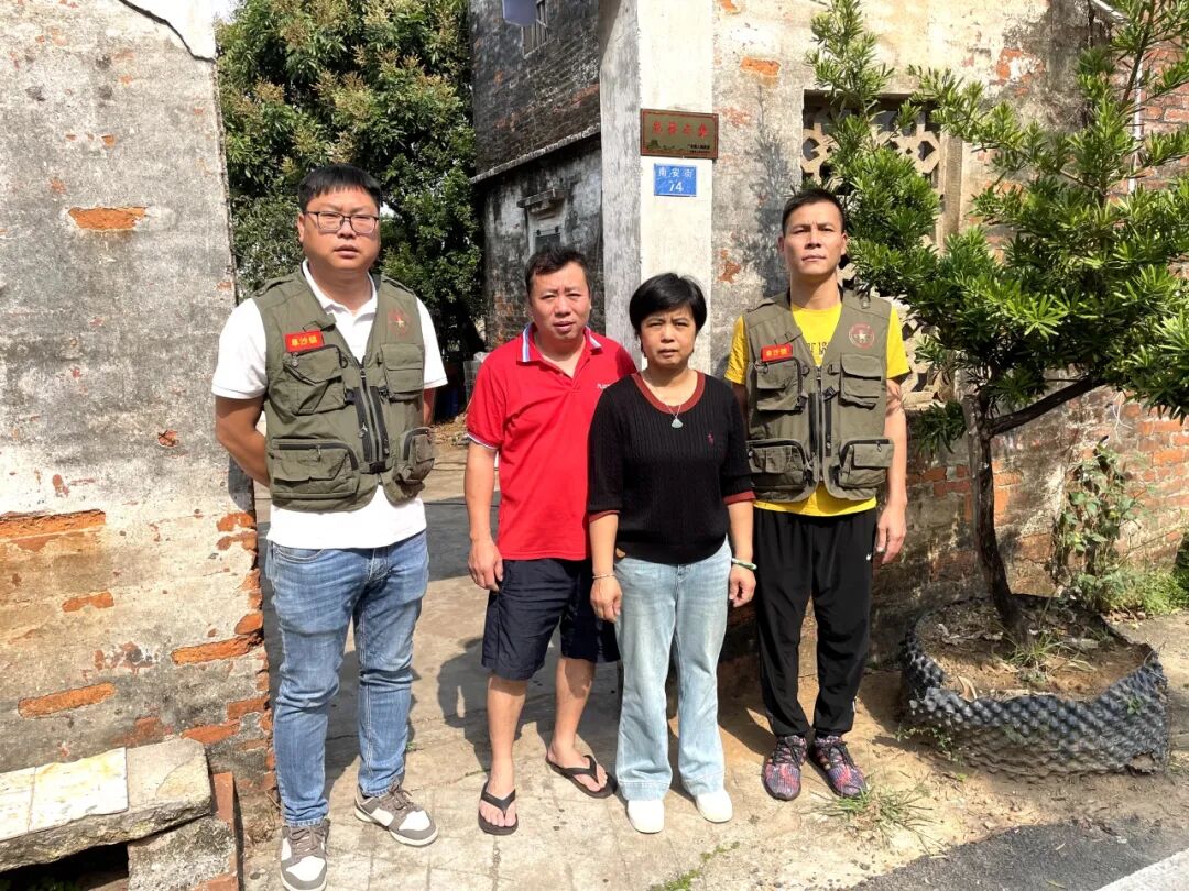 阜沙村林文鸿家庭悬挂光荣牌