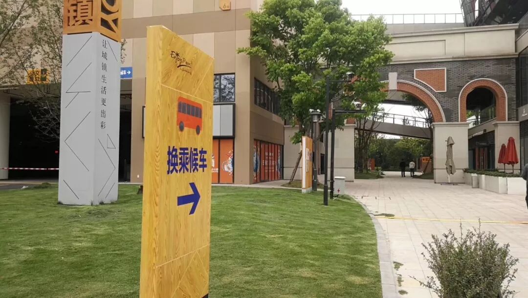 七彩小镇介绍_七彩小镇_七彩小镇旅游攻略