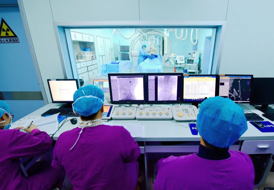 c臂机怎么上升【尖端设备】惠州首台双C臂血管造影机在市中心人民医院启用，血管疾病诊疗技术提速增效！_https://www.jmylbn.com_新闻资讯_第7张