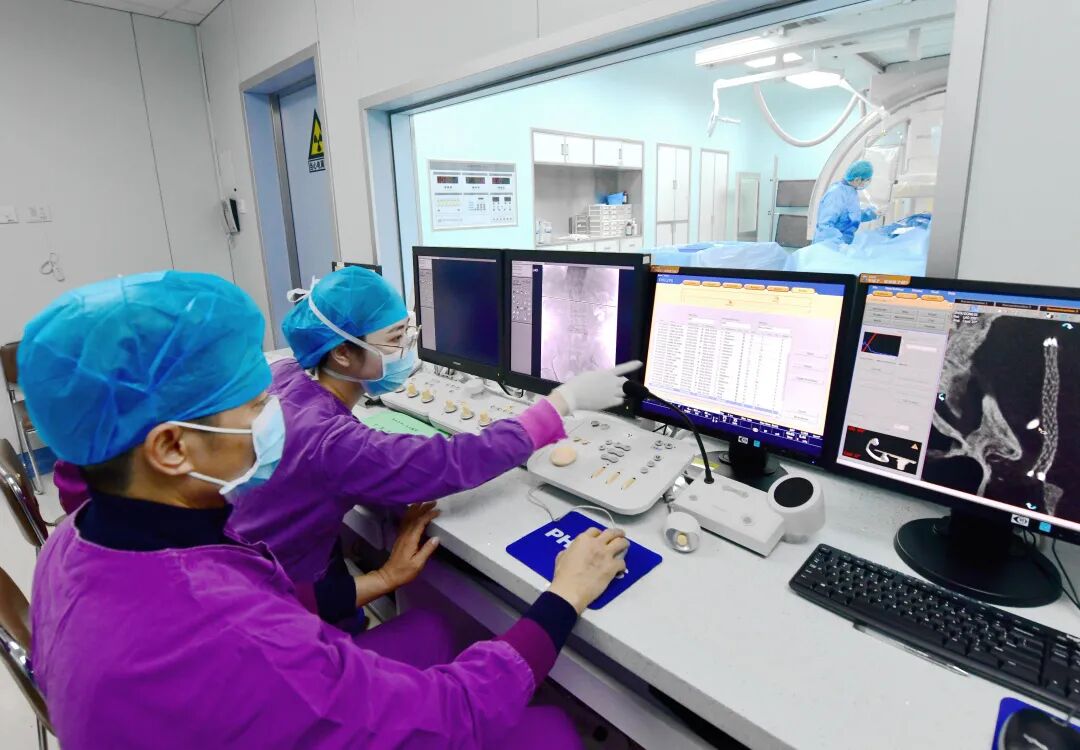 c臂机怎么上升【尖端设备】惠州首台双C臂血管造影机在市中心人民医院启用，血管疾病诊疗技术提速增效！_https://www.jmylbn.com_新闻资讯_第4张