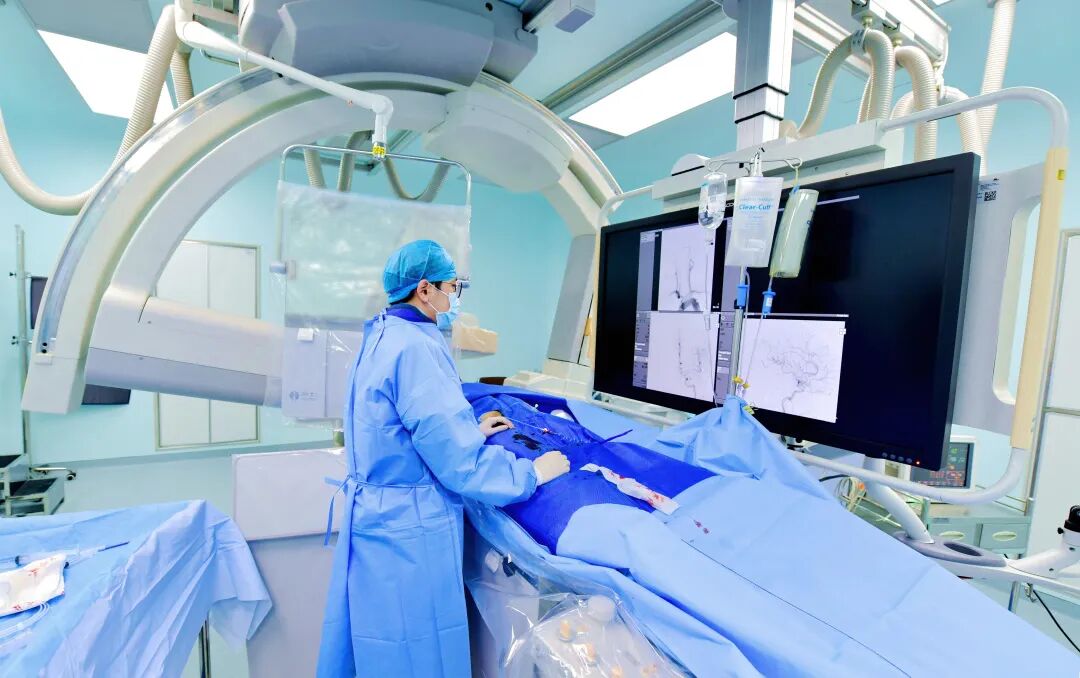 c臂机怎么上升【尖端设备】惠州首台双C臂血管造影机在市中心人民医院启用，血管疾病诊疗技术提速增效！_https://www.jmylbn.com_新闻资讯_第2张