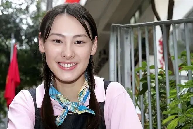 梁洛施罕见发声:他很富有,我很爱很爱他