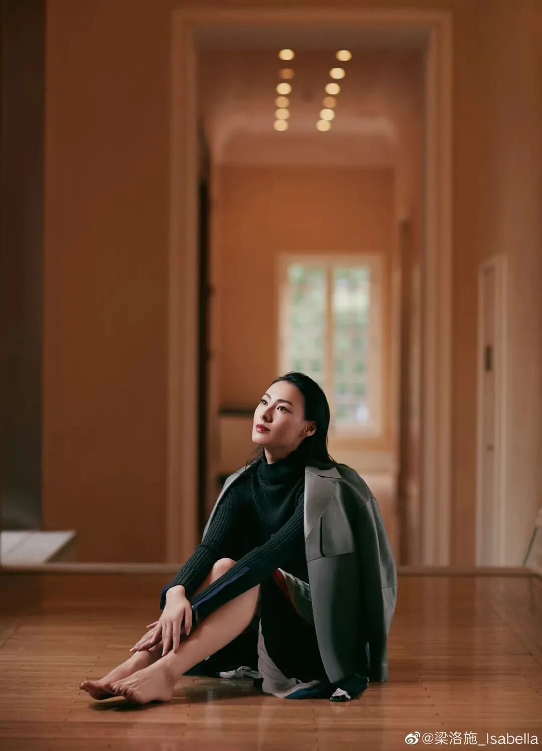 梁洛施罕见发声:他很富有,我很爱很爱他