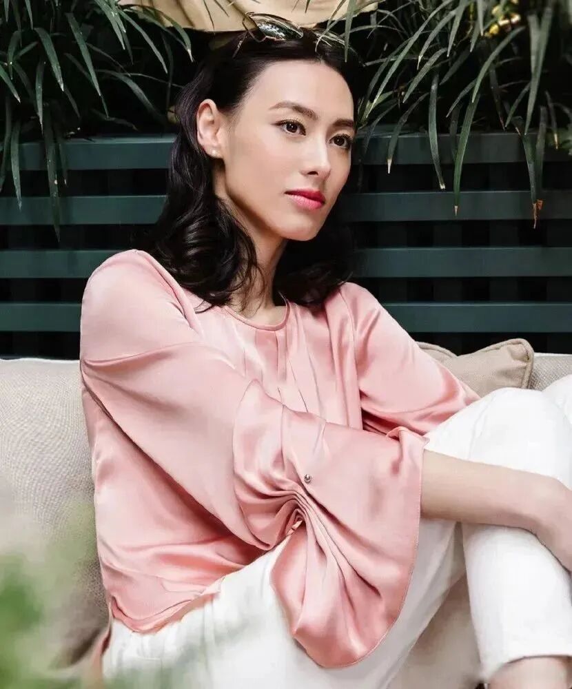 梁洛施罕见发声:他很富有,我很爱很爱他