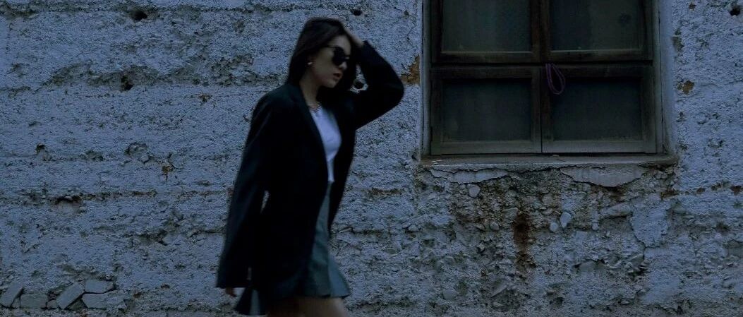 怎么都对她有偏见