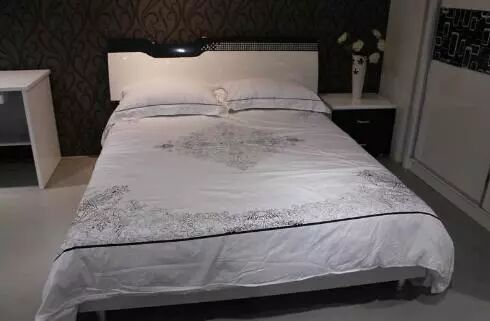 1.2米床能睡2个人吗-卧室的床选1米8的好，还是1米5的好？听完老师傅的话，我不再纠结