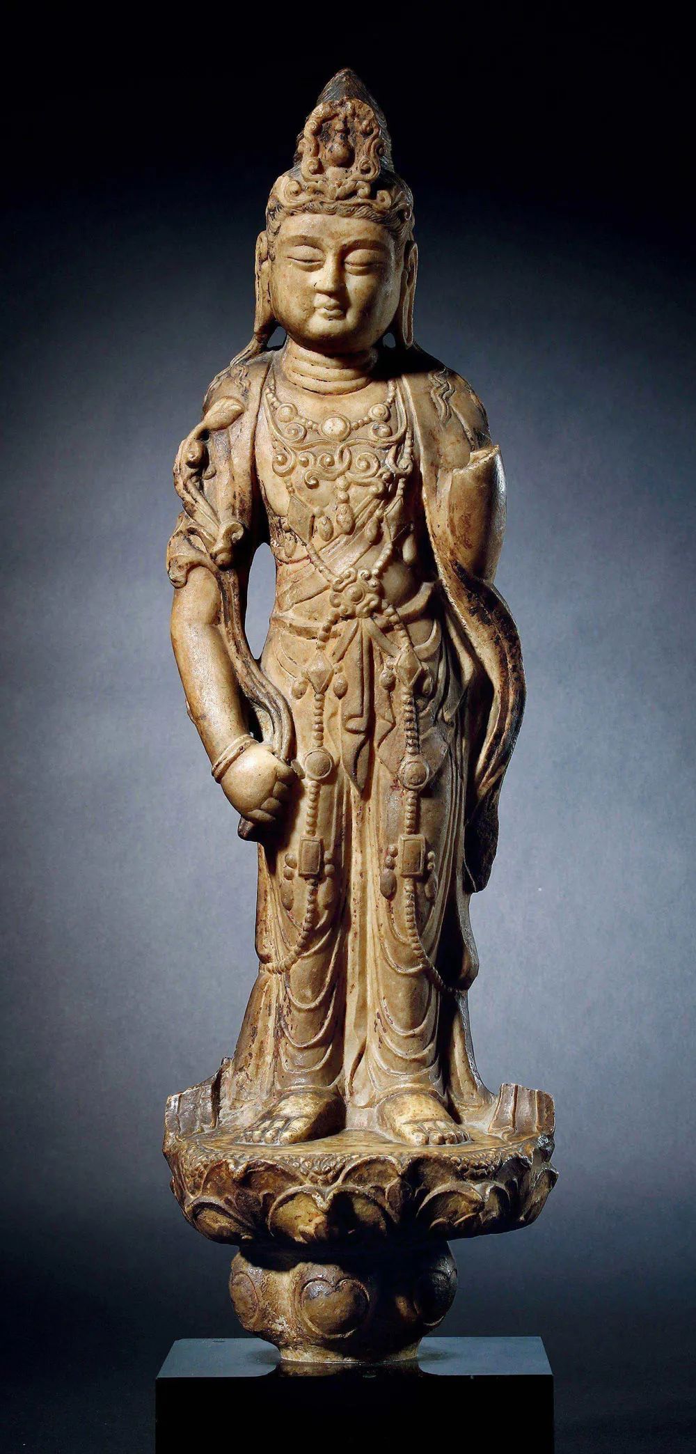 赏析｜唐代白石雕大势至菩萨立像