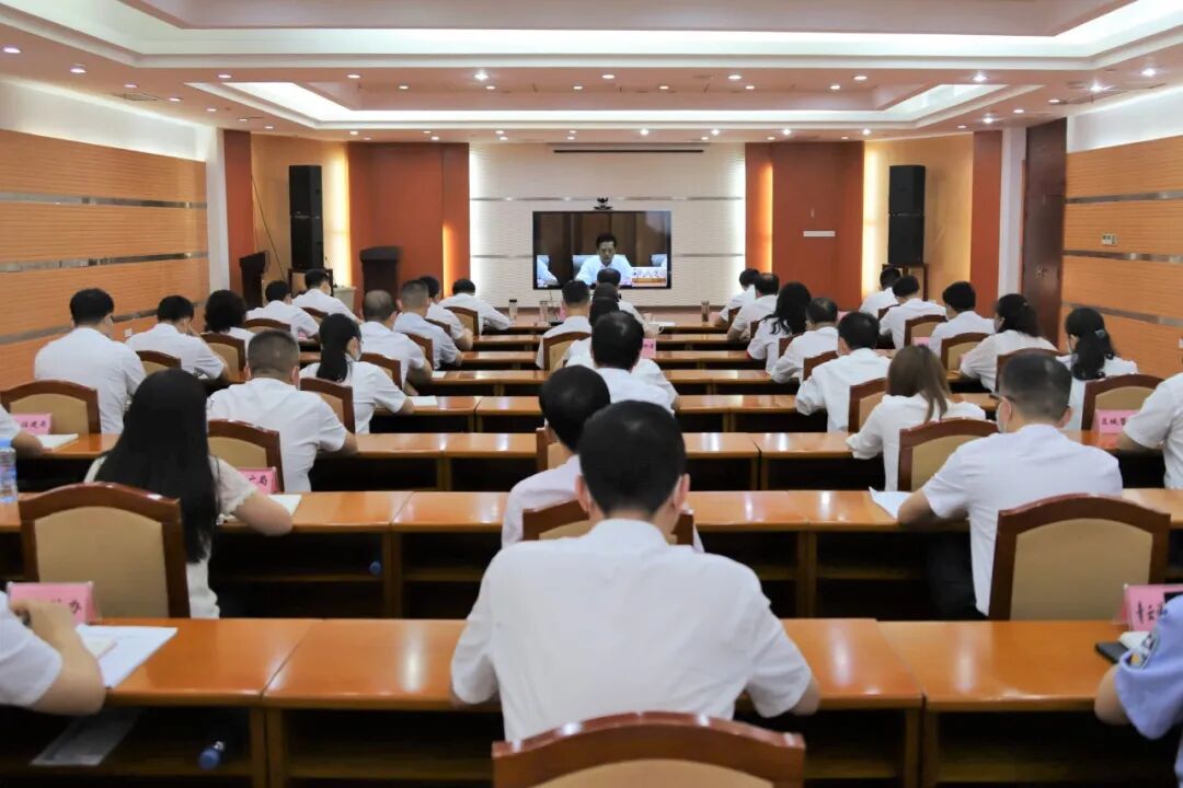 区委书记叶修堂,区委副书记,区政府代区长汪众华,区委常委,政法委书记