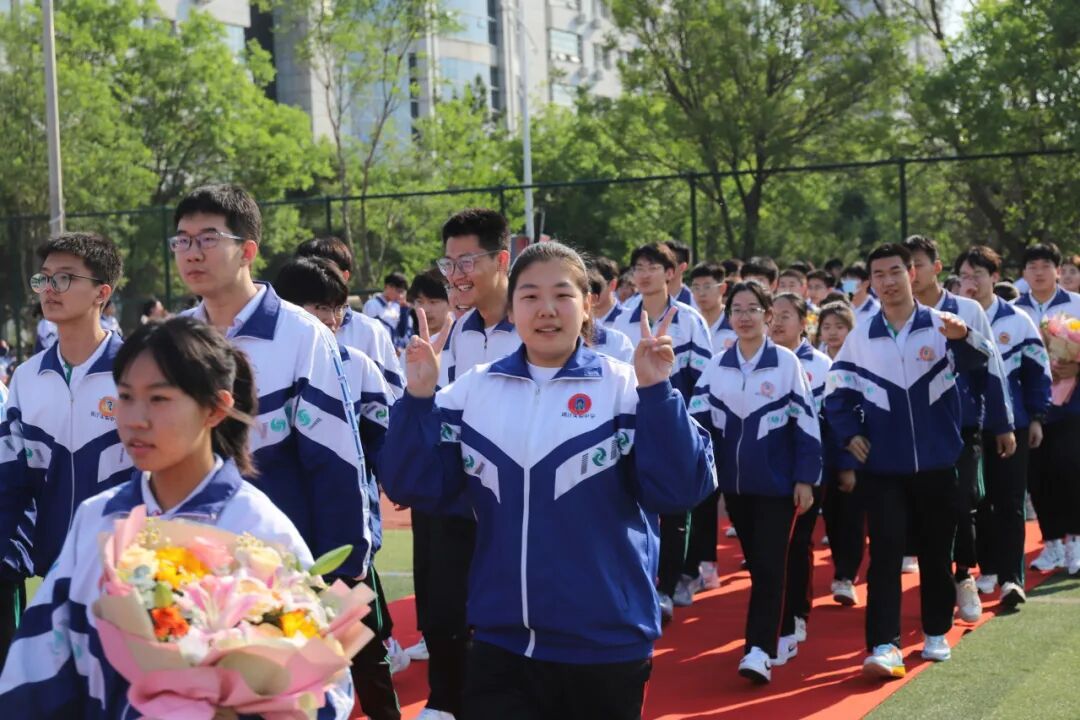 青春似歌,其验如响——通辽实验中学举行2024届高三年级毕业典礼