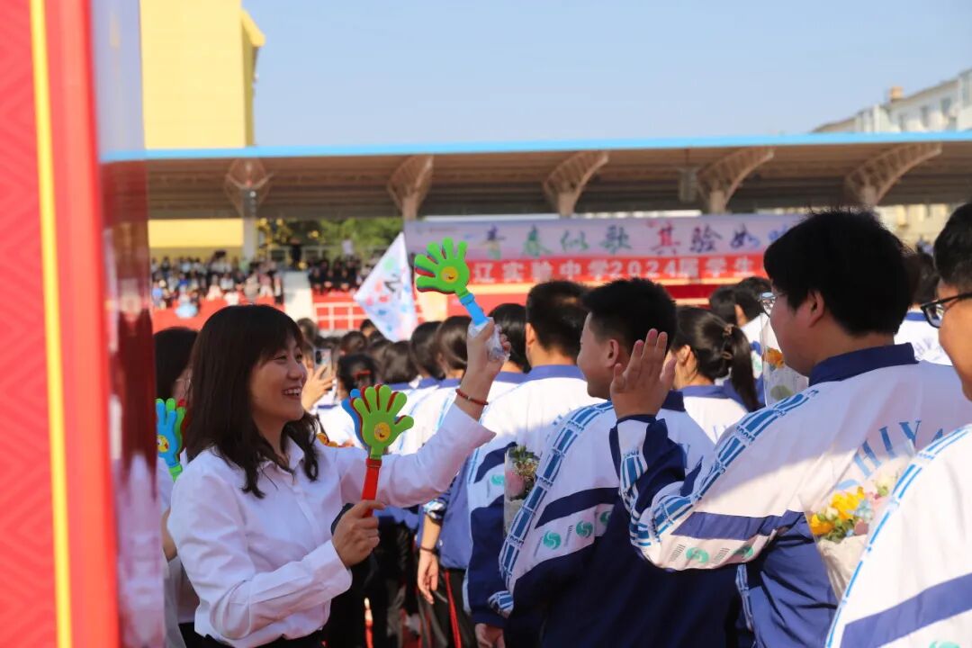 青春似歌,其验如响——通辽实验中学举行2024届高三年级毕业典礼