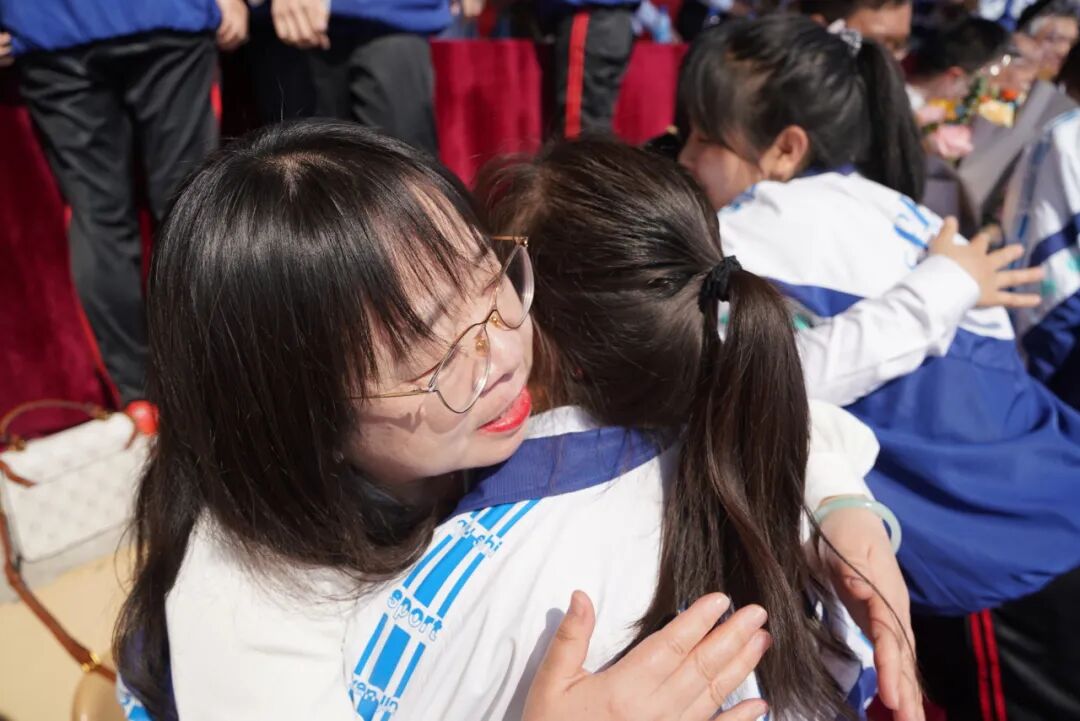 青春似歌,其验如响——通辽实验中学举行2024届高三年级毕业典礼