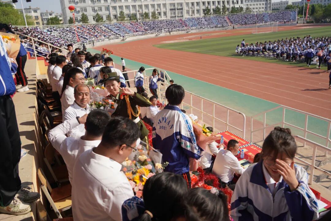 青春似歌,其验如响——通辽实验中学举行2024届高三年级毕业典礼