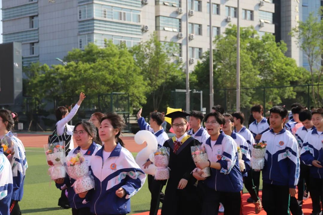 青春似歌,其验如响——通辽实验中学举行2024届高三年级毕业典礼