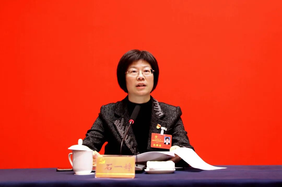 长兴代表团举行第一次活动推选石一婷为团长