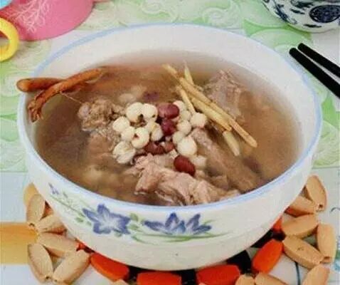 【药材百科】虚不受补，煲汤最适合加五指毛桃!