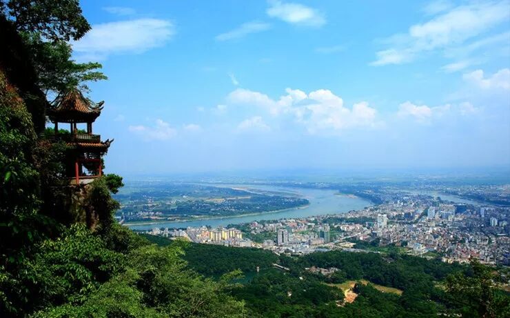 一,西山风景名胜区贵港作为我国西南方向重要的门户城市,凭借着超级
