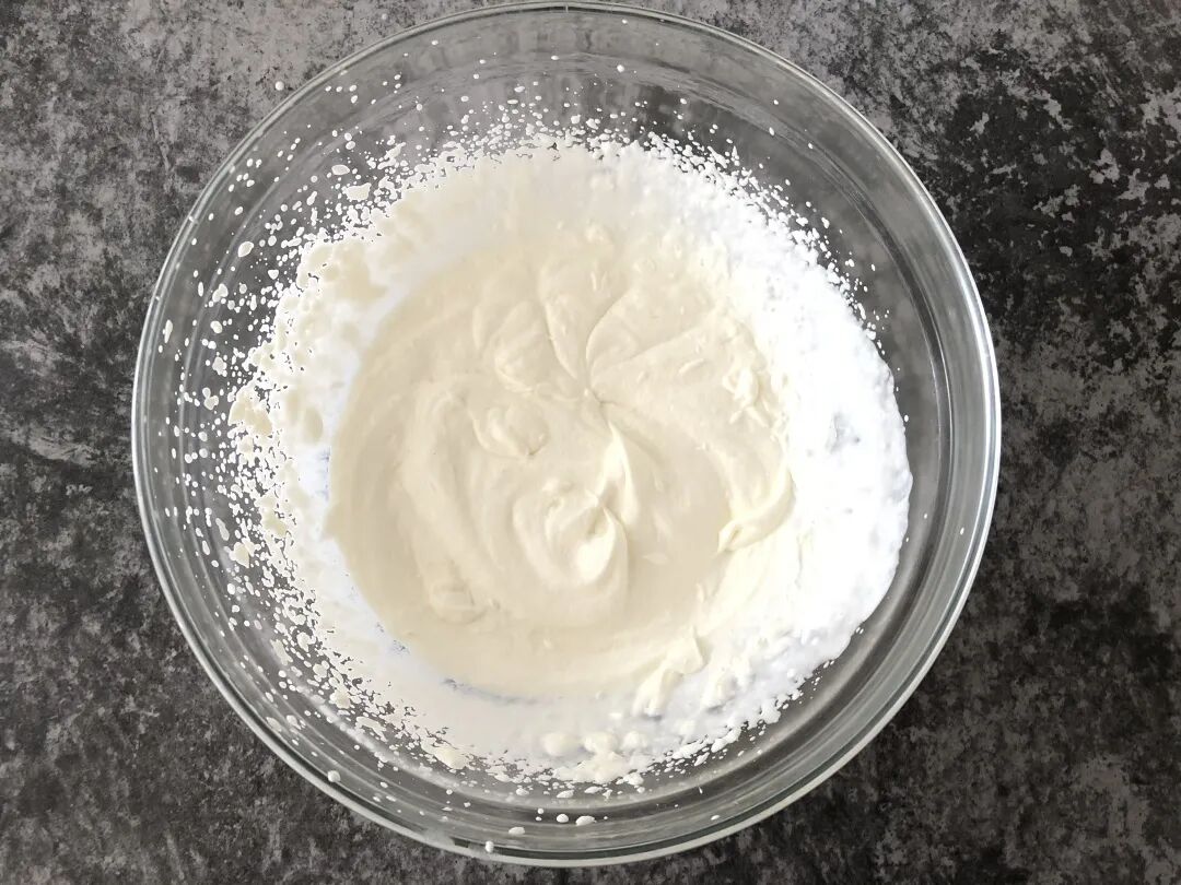 无花果切块蛋糕，又便宜又甜美，值得每个蛋糕师放入蛋糕柜里～