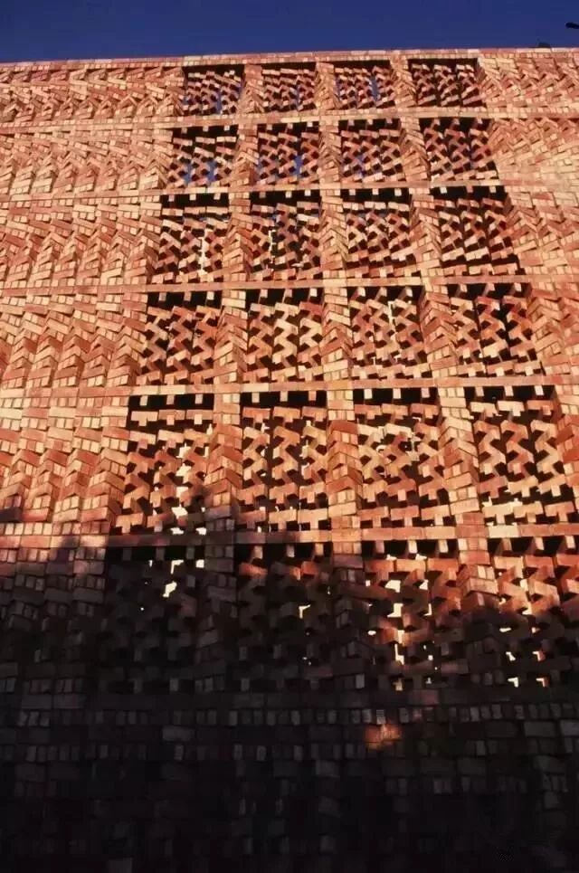 砖的艺术美:百款创意砖设计