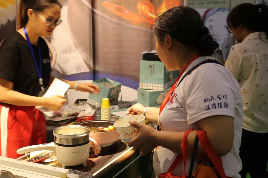 早渔人家“0添加”荆州鱼糕，引爆中国成都餐饮供应链博览会(图5)