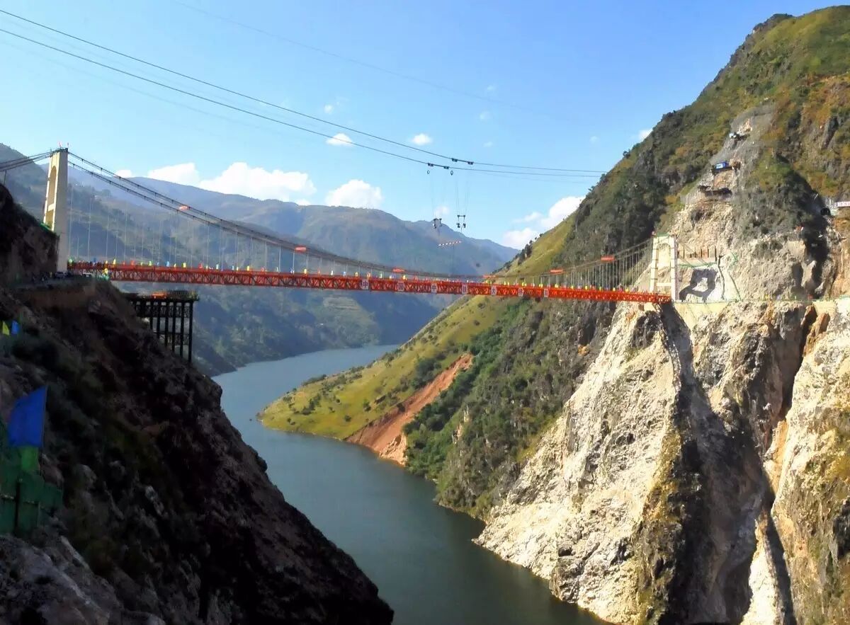 按照"三块牌子,一套人马"的管理模式,运行管理中缅天然气管道,中卫