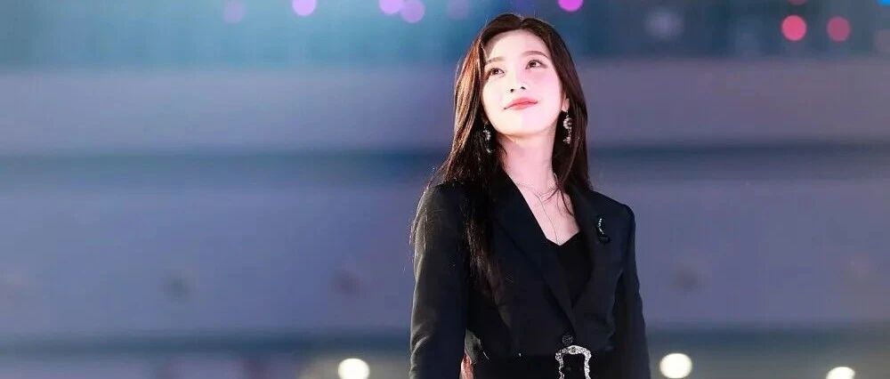 她被骂心机两面派了？