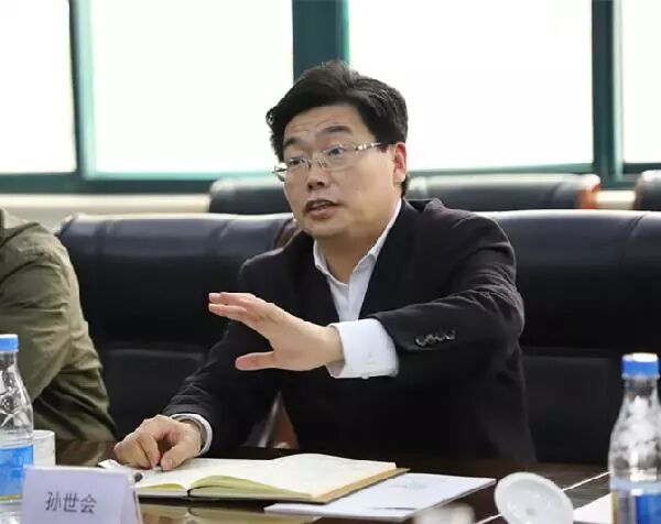 在济南出版有限责任公司党委书记,董事长崔刚,副董事长,总经理,总编辑