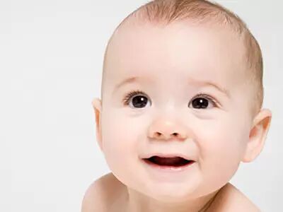 喂奶姿势不对竟会造成宝宝斜视，家长必看！