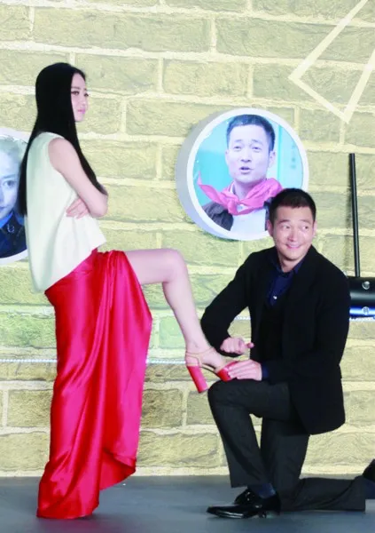 “吕秀才”喻恩泰早期黑图被扒,多次咸猪手女艺人,被指一肚坏水 ?