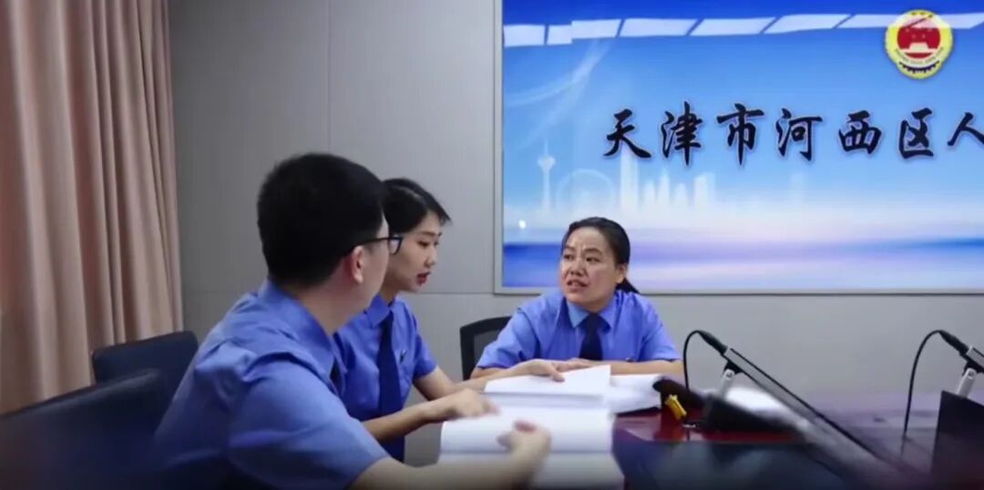 网恋4年女友，竟是已婚发小？发小：他挺好骗的