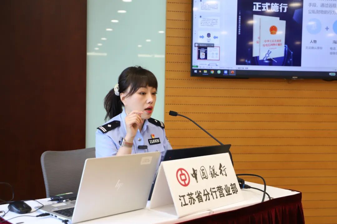 小信防诈骗 ▍国际包裹寄出后,"小留学生"收到诈骗信息!