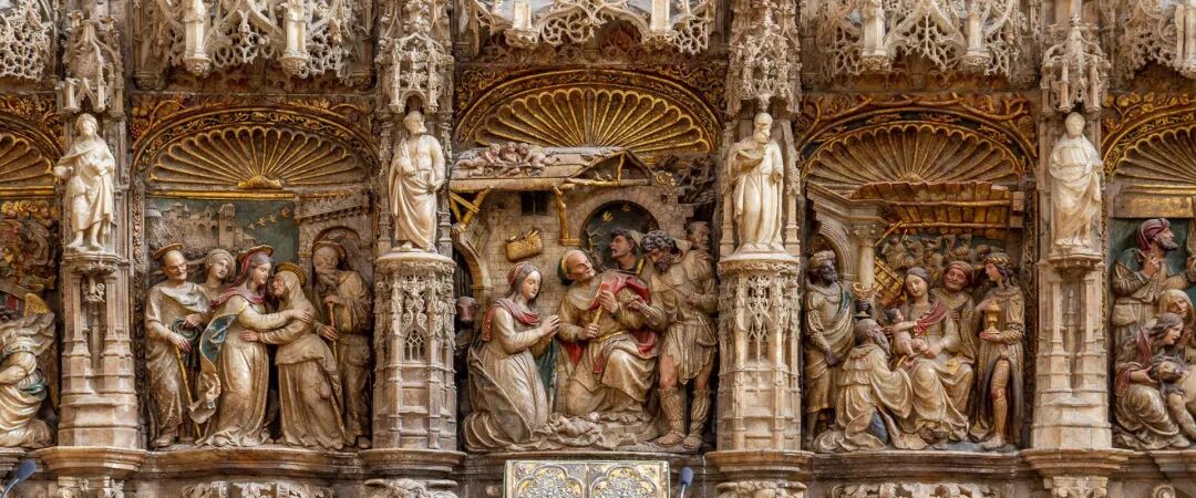 西方唯一一座以道教符号为特色的基督教建筑，西班牙12座国家宝藏之一，历史上第一座圣母大教堂圣殿——皮拉尔圣母大教堂