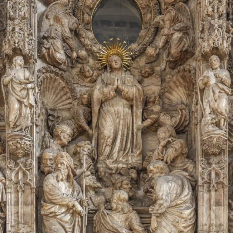 西方唯一一座以道教符号为特色的基督教建筑，西班牙12座国家宝藏之一，历史上第一座圣母大教堂圣殿——皮拉尔圣母大教堂