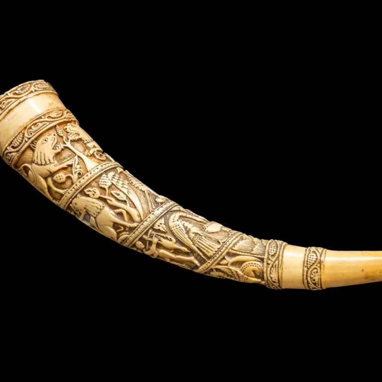 西方唯一一座以道教符号为特色的基督教建筑，西班牙12座国家宝藏之一，历史上第一座圣母大教堂圣殿——皮拉尔圣母大教堂