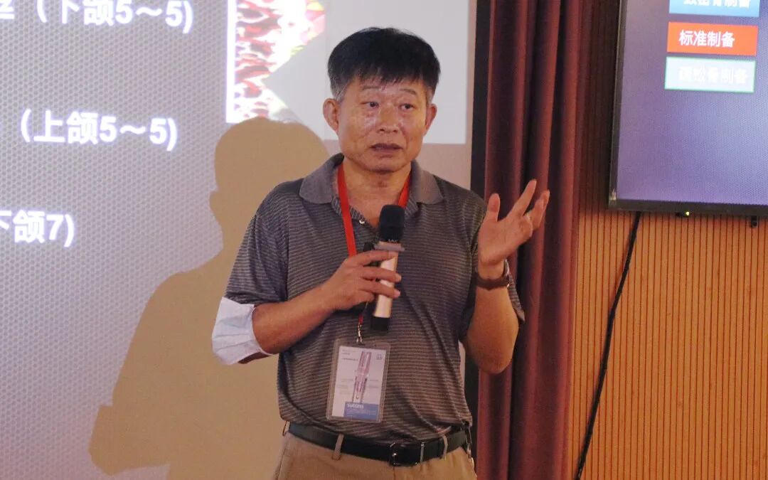 图4周磊教授为学员授课图5周磊教授指出学员操作问题,并解答学员疑惑