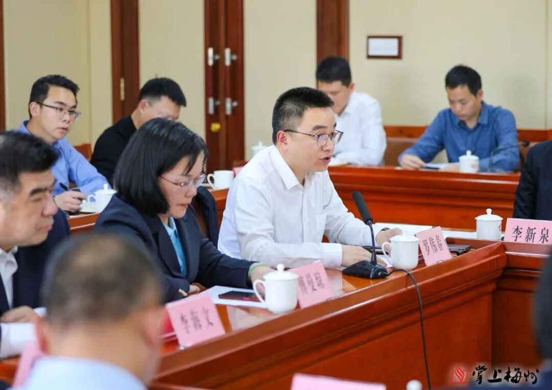 全省高质量发展大会梅州分会场分组会议上，参会人员踊跃发言。