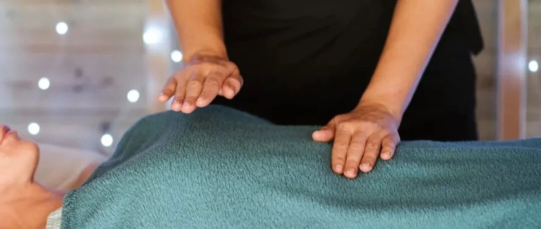 全裸服务，按摩乳房，视频曝光被深扒：你以为的保养，是在送命！