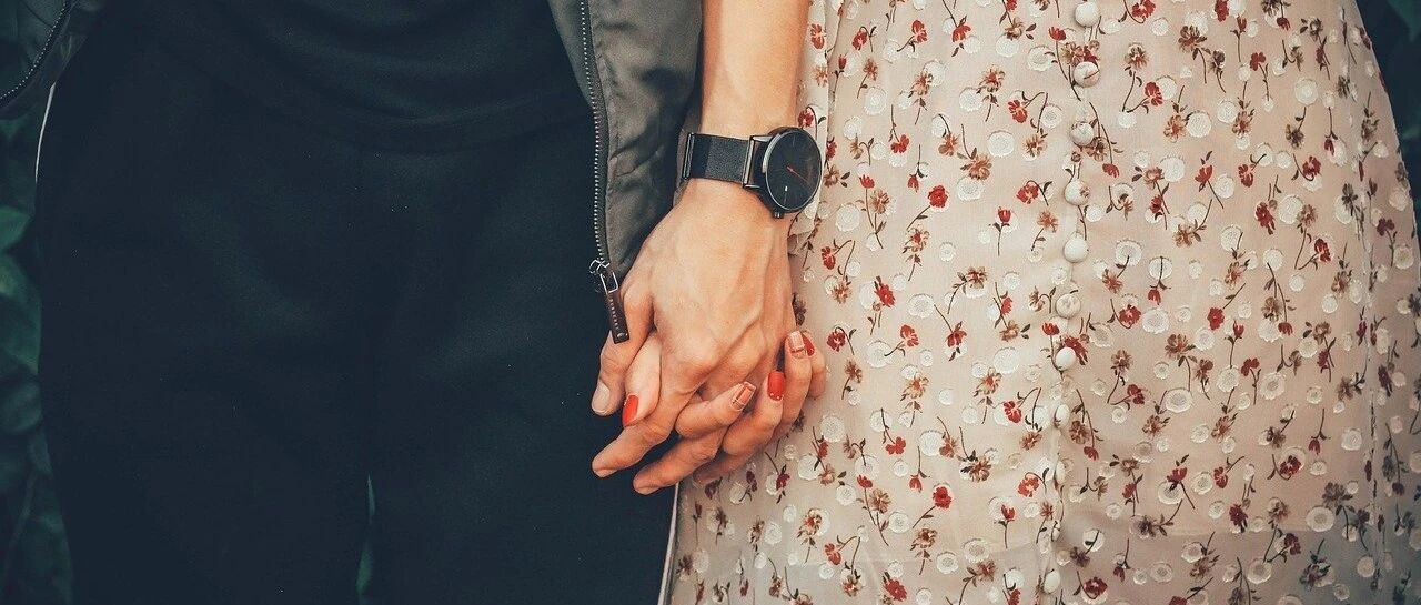 51岁李亚鹏再婚？新女友身份曝光：网友惊了...