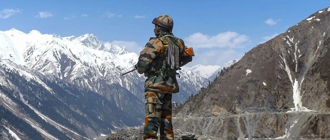 今天，一名印军哭着说出了真相：我们100人打对面2人，中国赢了。