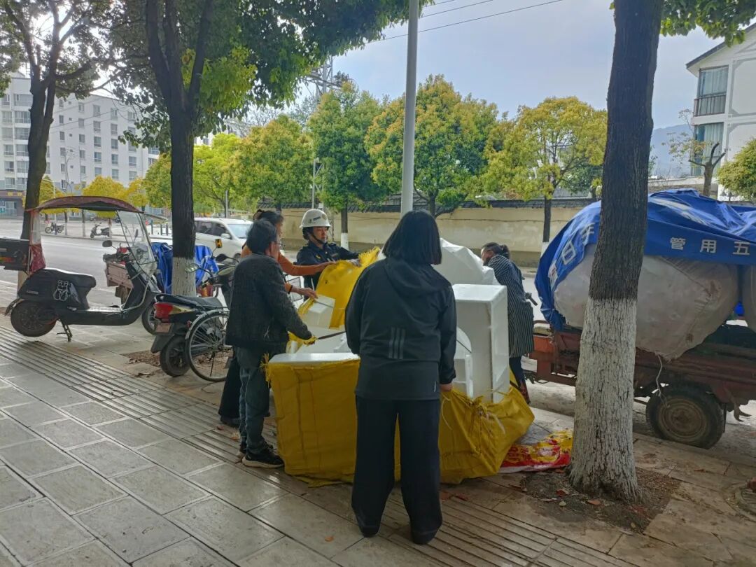 _破解城市管理难题_城管困局