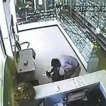 被医生按断12根肋骨救活，老太翻脸索赔近11万元，法院最终判决来了！