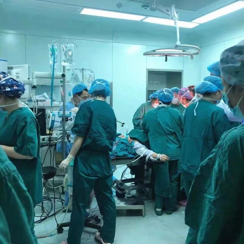 产妇遭遇“致命恶魔”!医护抢救击退“产科死神”..