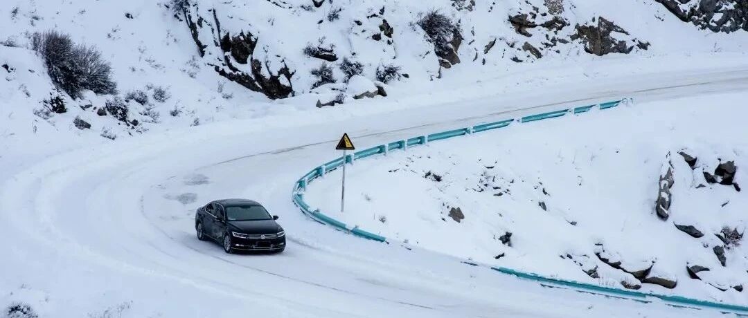 学会这7个技巧，冰雪路面驾车根本不叫事！