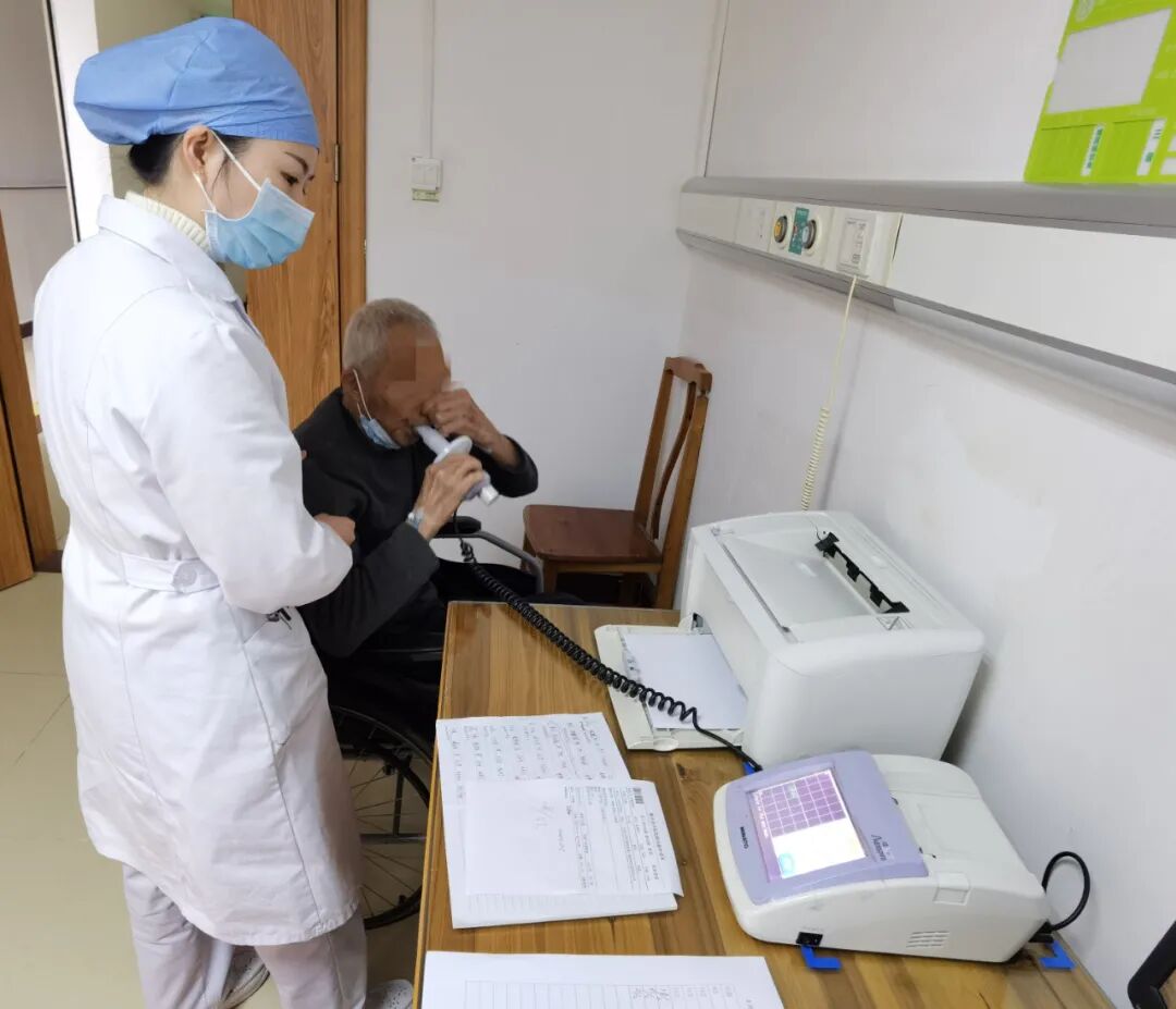 怎么了解医院设备【先进设备】县中医院内一科肺功能检测仪让你轻松了解你的肺_https://www.jmylbn.com_新闻资讯_第3张