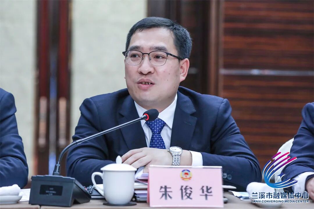 朱俊华在参加政协联组讨论时强调发挥优势履职责同频共振促发展